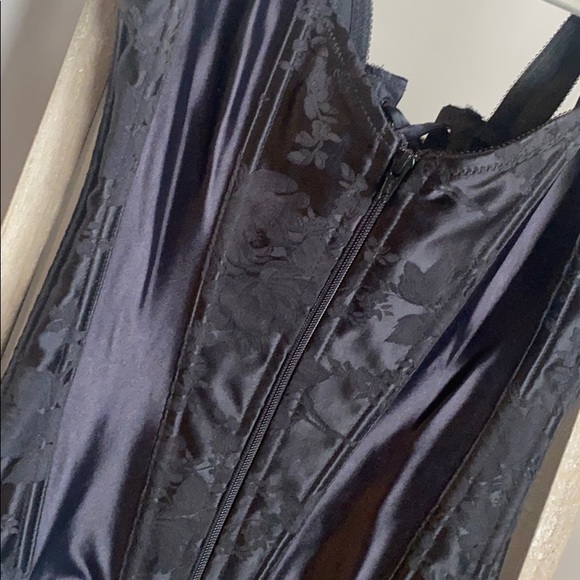 Black corset - Picture 2 of 3